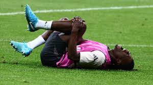 更显示出他 更显示出他